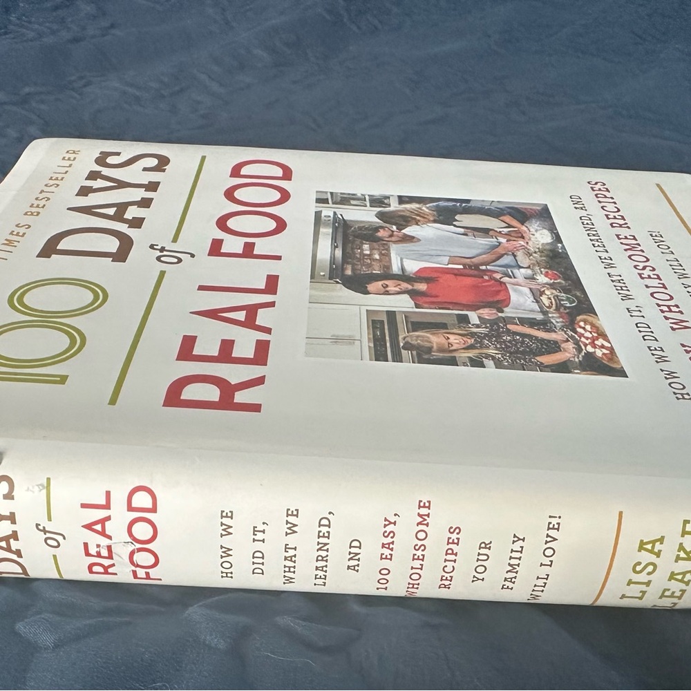 White and Red Cookbook Collection for Culinary Enthusiasts - Picture 2 of 8